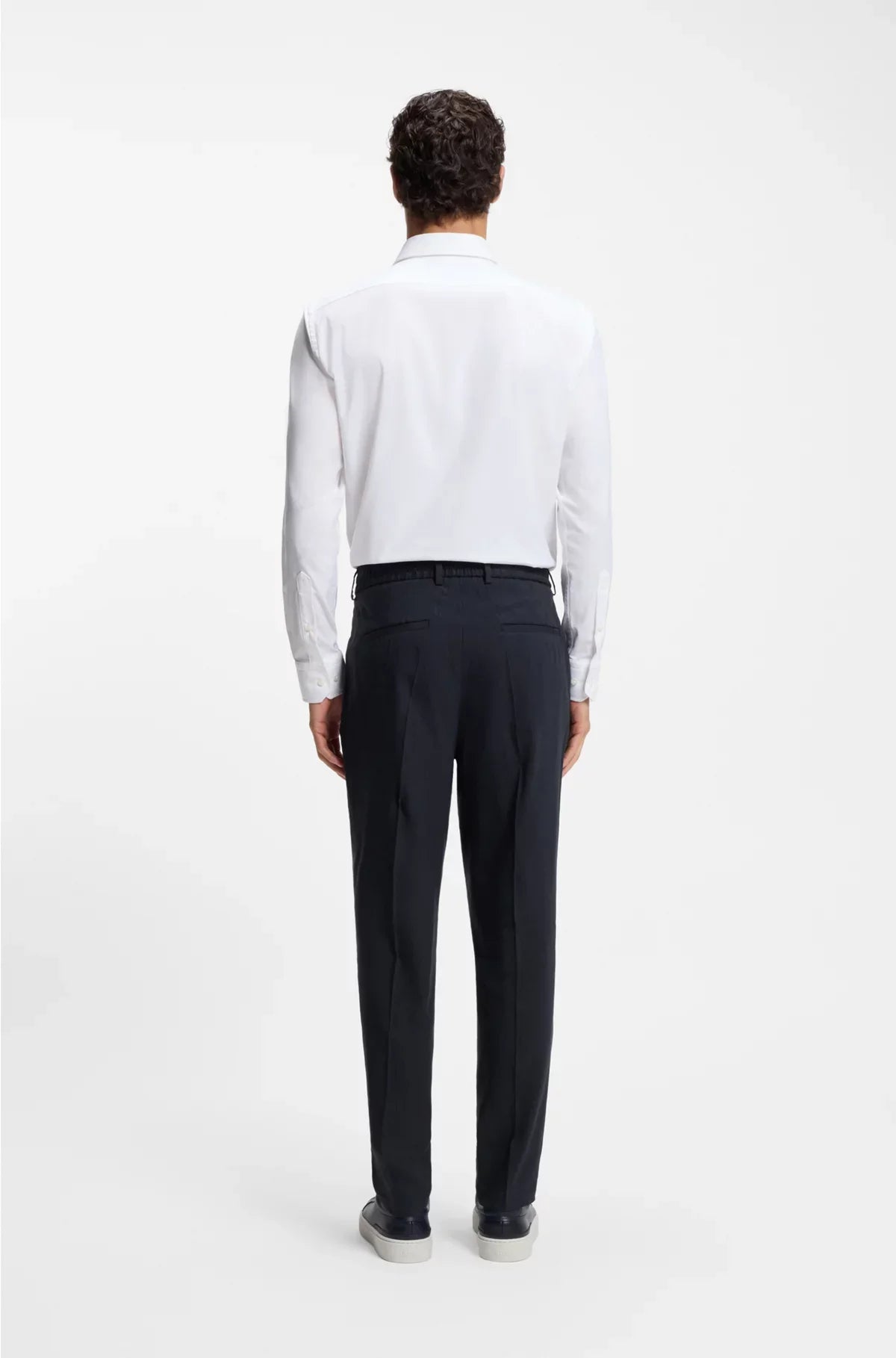 TAPERED-FIT MACHINE-WASHABLE TAILORED TROUSERS IN A LINEN BLEND