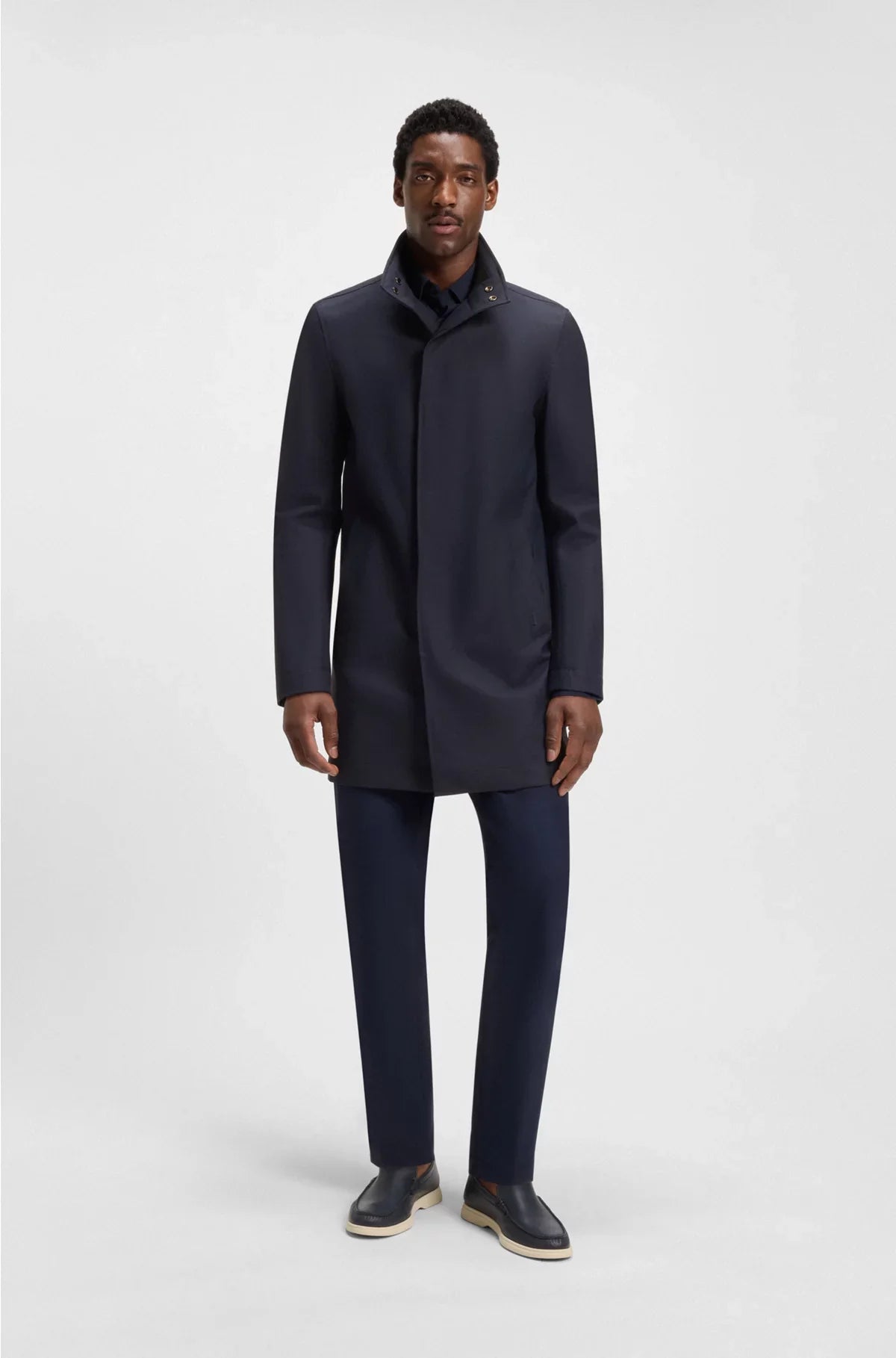 COAT WITH CONCEALED CLOSURE